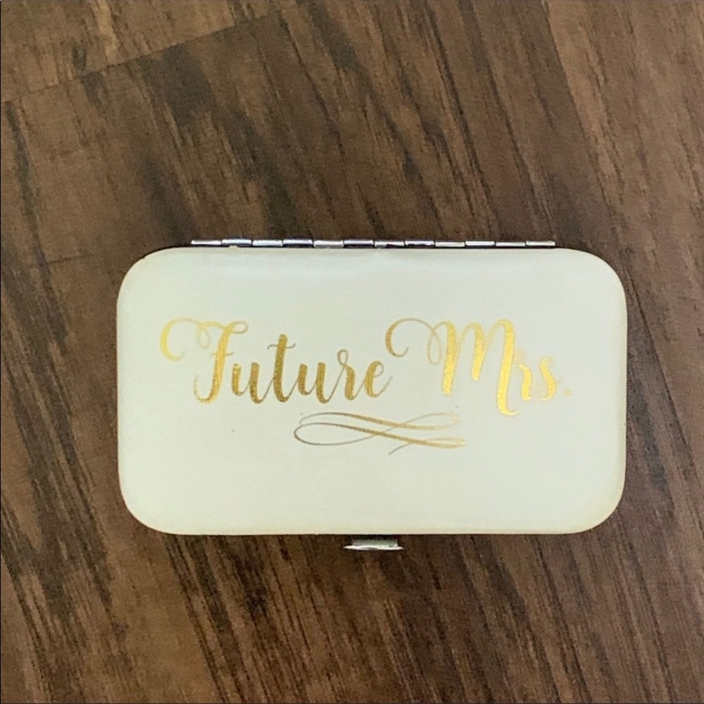 Francesca’s collections Manicure set